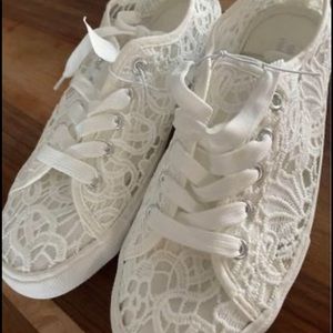 White lace sneakers